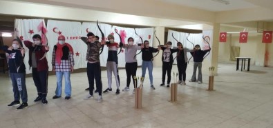 Pazaryeri'nde Okçuluk Kursuna Yoğun İlgi