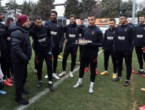 Galatasaray'da Younes Belhanda'nın Doğum Günü Kutlandı