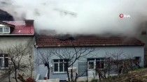 (ÖZEL)Arnavutköy'de Binanın Çatı Katı Alev Alev Yandı Haberi