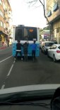(Özel) Patenli 3 Gencin Otobüs Arkasında Tehlikeli Yolculuğu Kamerada Haberi