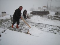 Posof'ta  Kar Hayatı Olumsuz Etkiliyor Haberi
