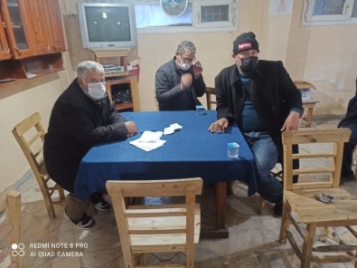 Samandağ'da Kıraathaneye Kumar Baskını