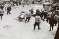 Beşiktaş'ta Nefes Kesen Kovalamaca Açıklaması Polisten Kaçan Şüpheliye Vatandaştan Darp Kamerada