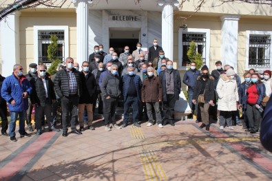 Bornova Belediyesi Önünde Alkışlı Protesto