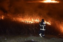Burdur Gölü Kıyısında Korkutan Sazlık Yangını