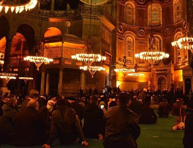 Erbakan Ayasofya Camii’nde dualarla anıldı