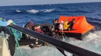 İzmir Açıklarında Yunun Unsurlarınca Geri İtilen 31 Düzensiz Göçmen Kurtarıldı Haberi