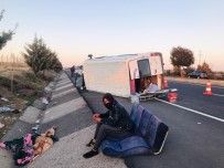 Tarım İşçilerini Taşıyan Minibüs Devrildi Açıklaması 12 Yaralı