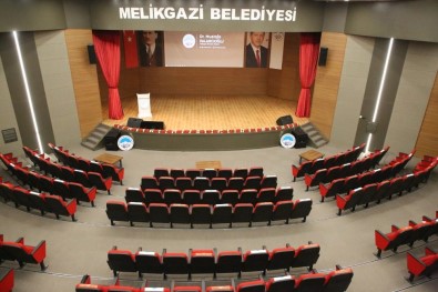 Melikgazi'nin Yeni Tiyatro Salonu Tamamlandı