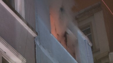 Beyoğlu'nda Korkutan Yangın Açıklaması 1 Yaralı