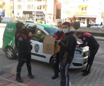 Kanadı Kırık Serçe'ye Polis Şefkati