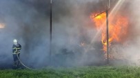 Kargılık Alanda Çıkan Yangın 20 Ton Samanı Kül Etti Haberi