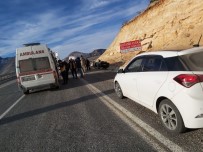 Siirt'te Lastiği Patlayan Araç Takla Attı Açıklaması 2'Si Ağır 5 Yaralı