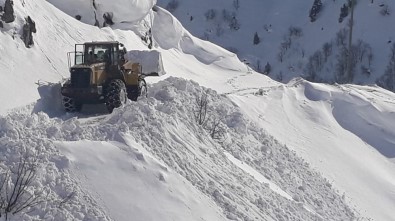 Tunceli'de Köy Yollarında Karla Mücadele Devam Ediyor