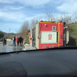 Yangına Giden İtfaiye Aracı Devrildi Açıklaması 3 Yaralı