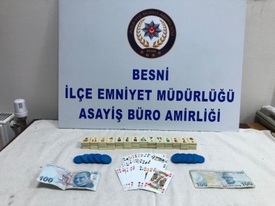 Evde Kumar Oynayan Şahıslar Yakalandı