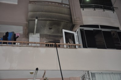 İzmir'de Bir Apartmanda Korkutan Yangın