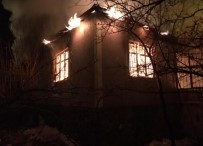 Muradiye'de Çıkan Yangında Bir Ev Küle Döndü Haberi
