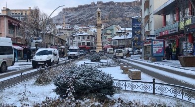 Bayburt'ta Lapa Lapa Kar Yağışı