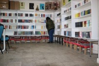Diyarbakır'da Kadın Girişimci Kıraathane Ve Tekel Bayilerin Arasında Sahaf Dükkanı Açtı Haberi
