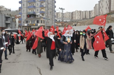 Evlat Nöbetindeki Şırnaklı Anneler Çocuklarını HDP'den İstiyor