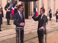 Fransa Cumhurbaşkanı Macron'dan, Slovakya Başbakanı'na Şemsiye Jesti