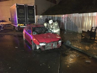 Kağıthane'de 1 Yıldır Park Halindeki Araç Yandı