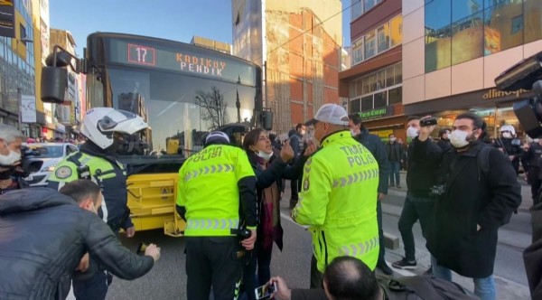 İstanbul Valiliği: 65 kişiden 58'i terör örgütleriyle irtibatlı