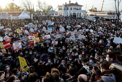 İşte Boğaziçi provokasyonundaki yakalanan teröristin sicili! 'Kırmızı Fularlı Kız' detayı...