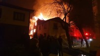 Çıkan Yangında 2 Ev Yandı Açıklaması 1 Yaralı