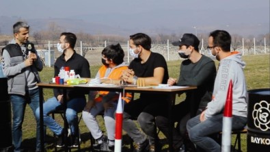 İnegöl Semalarında Paraşütlü Roket Havalandı