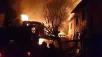 Nallıhan'da Çıkan Yangında 2 Ev Yandı Açıklaması 1 Yaralı