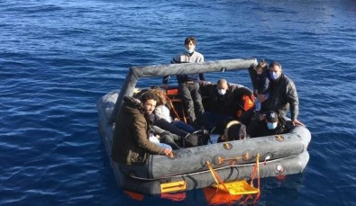 12 Düzensiz Göçmen Kurtarıldı