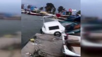 İzmir'de Etkili Olan Rüzgar Ve Fırtına Nedeniyle Deniz Taştı Haberi