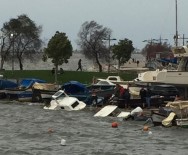 İzmir'de Fırtınada Tekneler Battı, Ağaçlar Devrildi Haberi