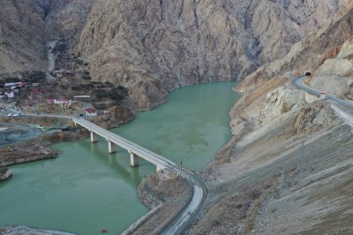 Artvin'de Baraj İnşaatları İle Birlikte Ulaşım Ağıda Yenileniyor