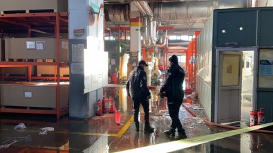 Arnavutköy'de Deri Fabrikasında Yağ Kazanı Patladı Açıklaması 3 Yaralı