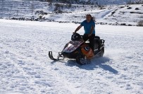Çıldır'da Buz Üstünde Kar Motoru İle Heyecanlı Drift Haberi