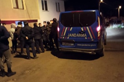 Hırsızlıklardan Bezen Vatandaşlar Şüphelileri Pusu Kurarak Yakaladı