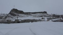 Kars'ta Mart'ın İlk Gününde Kar Sürprizi