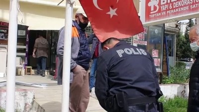 Adana'da Seyir Halindeki Otomobilde Çıkan Yangın Cep Telefonu Kamerasına Yansıdı