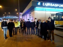 AK Parti Osmangazi İlçe Gençlik Kolları'ndan Denetimdeki Polislere Kandil Simidi