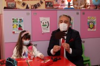 Başkan Savran'dan Çocuklara Boyama Kitabı Sürprizi