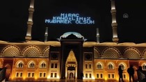 İstanbul'daki Camilerde Miraç Kandili Dualarla İdrak Edildi Haberi