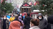 Yoğunluk Oluşan İstiklal Caddesi'ne Girişler Belirli Sürelerle Kapatıldı Haberi