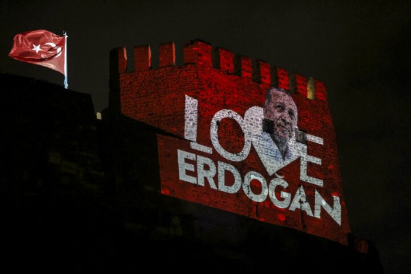 Ankara Kalesi'nde 'Love Erdoğan' ışıklandırması!