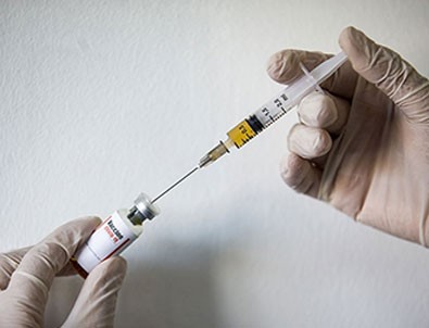AB ile İngiltere arasındaki aşı kavgası sürüyor