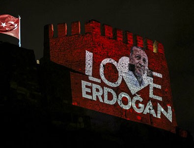 Ankara Kalesi'nde 'Love Erdoğan' ışıklandırması!