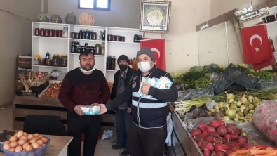 İskilip'de Vatandaşlara Ücretsiz Maske Dağıtıldı