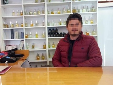 Kabinde Kıyafet Deneyen Müşteriyi Görüntülediği İddia Edilen Mağaza Sahibi Tutuklandı